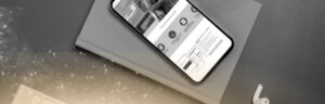 Smartphone mit dem CNX Unternehmenswertrechner auf dem Display